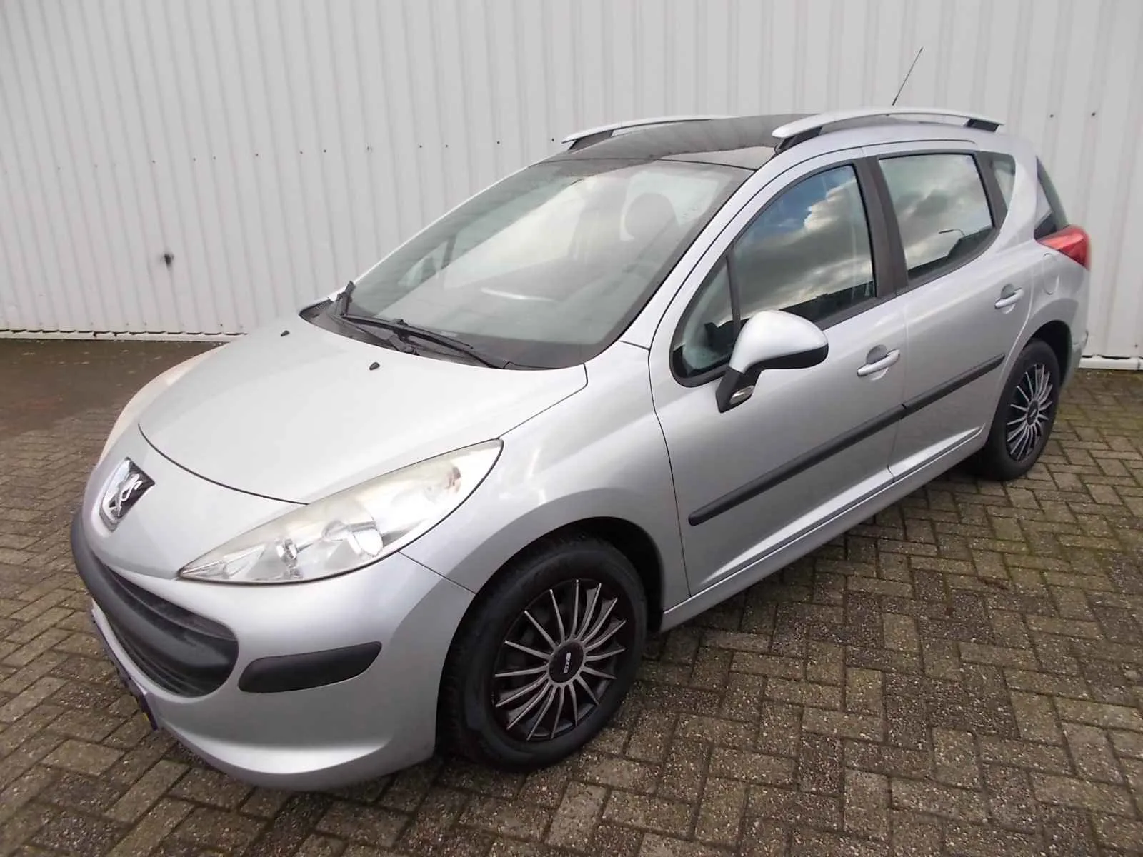 Peugeot 207 (2008) — foto 1