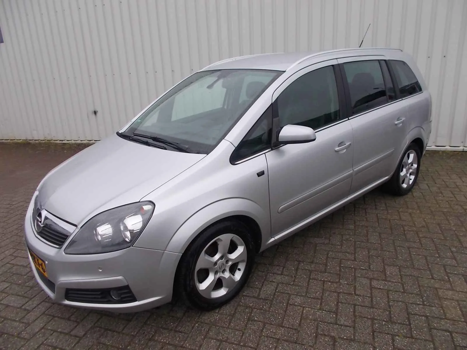 Opel Zafira (2008) — foto 1