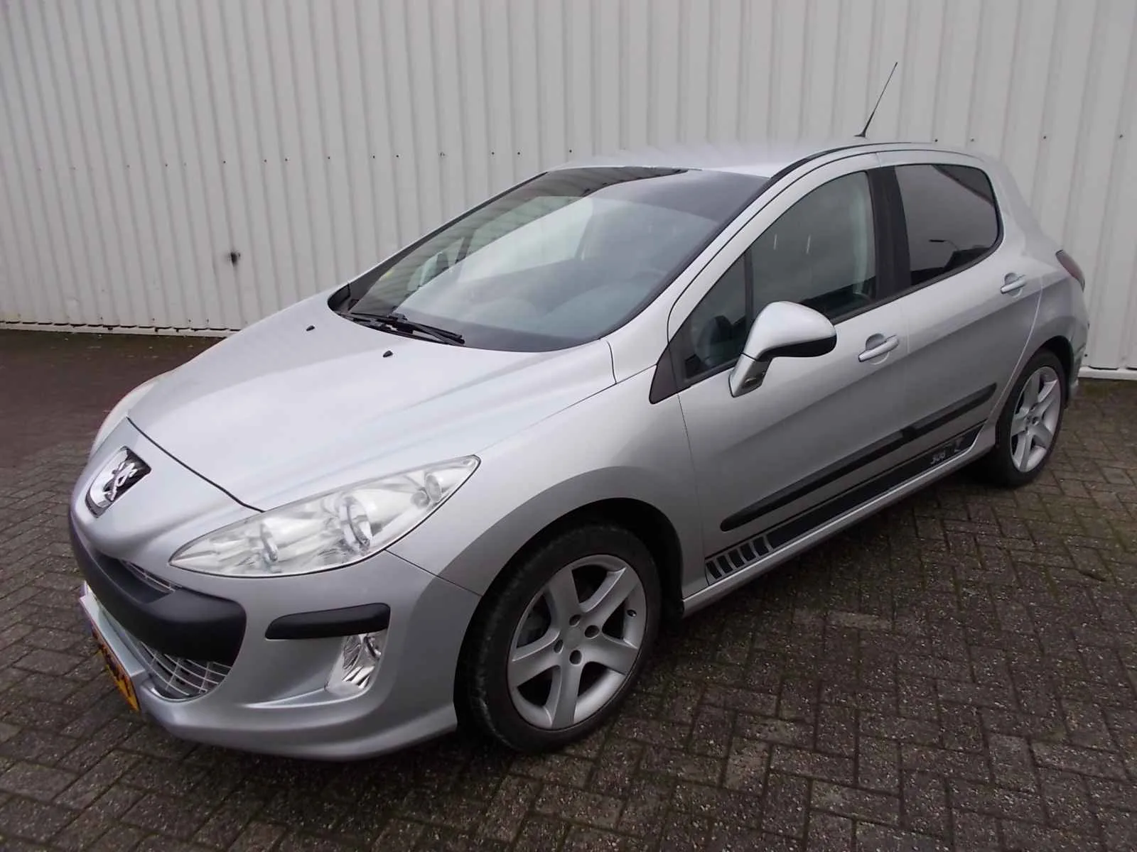 Peugeot 308 (2008) — foto 1