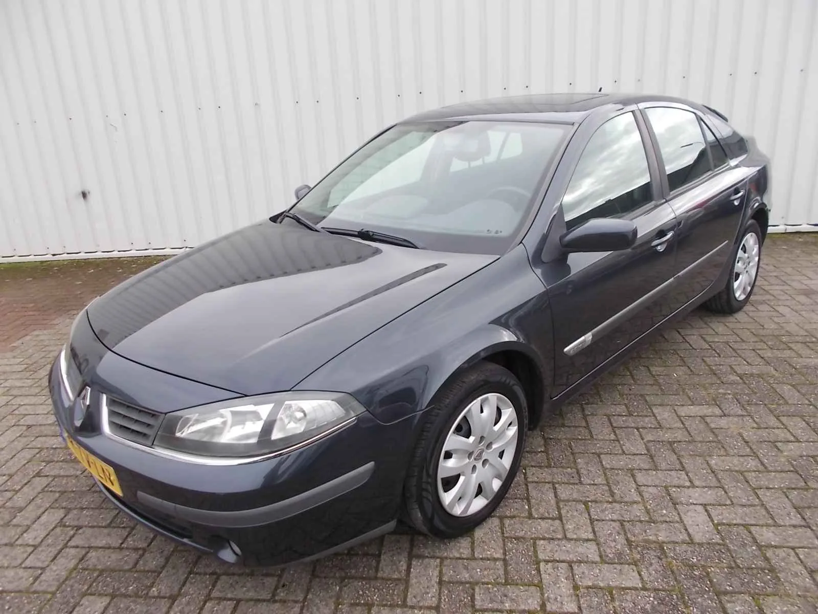 Renault Laguna (2007) — foto 1