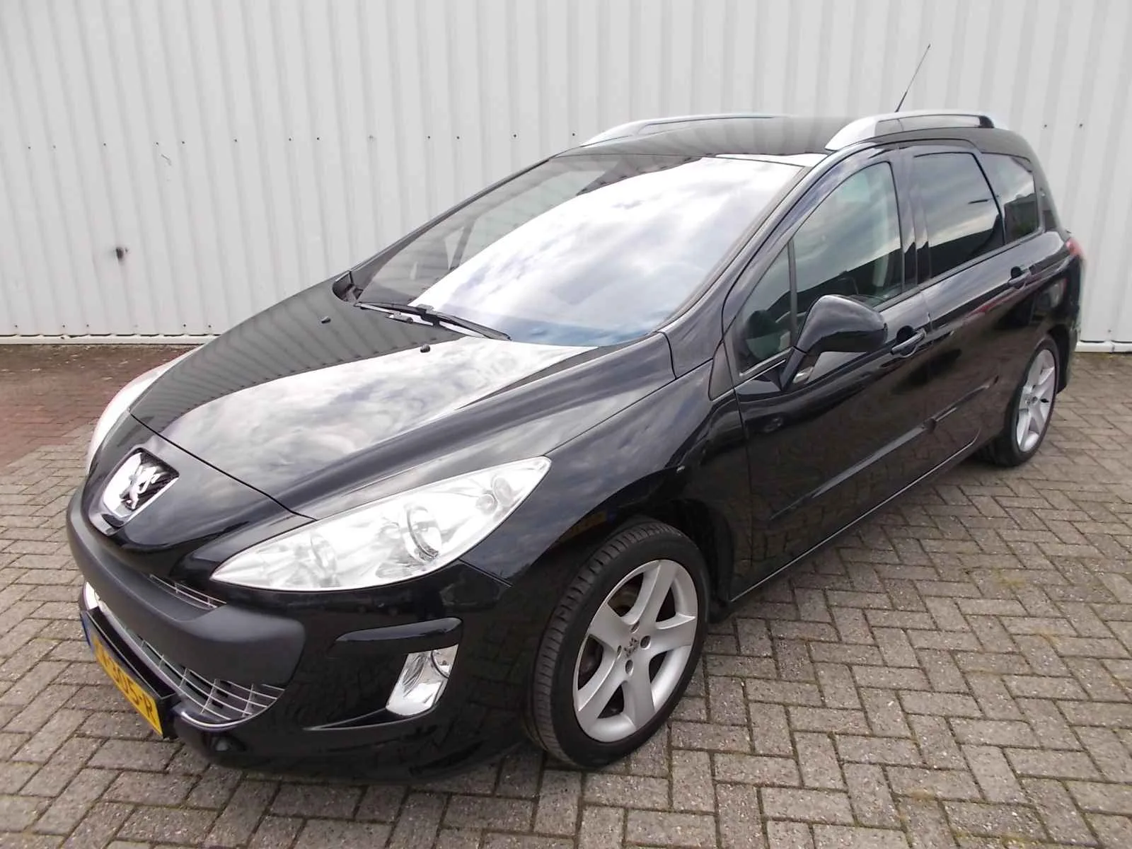 Peugeot 308 (2010) — foto 1