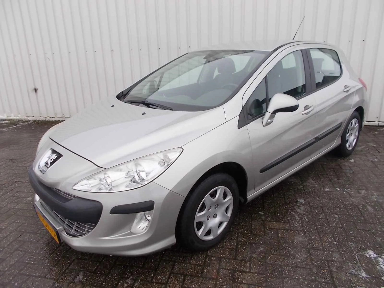 Peugeot 308 (2008) — foto 1