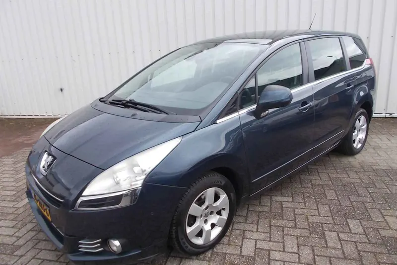 Peugeot 5008 (2012)