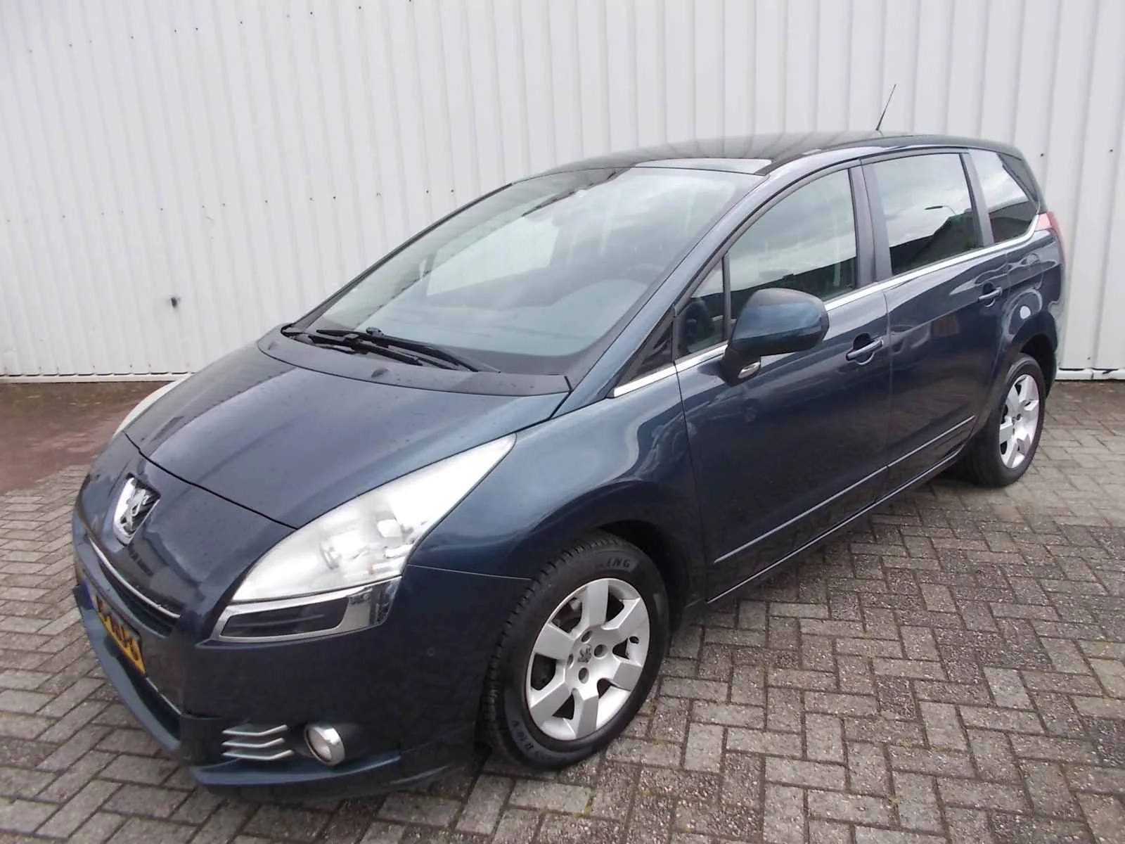 Peugeot 5008 (2012) — foto 1