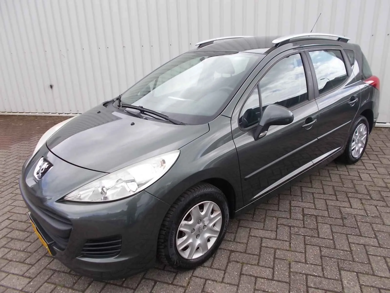 Peugeot 207 (2010) — foto 1