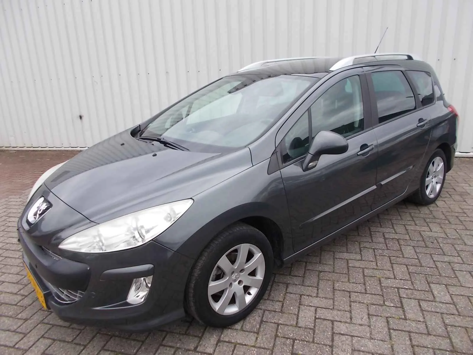 Peugeot 308 (2011) — foto 1