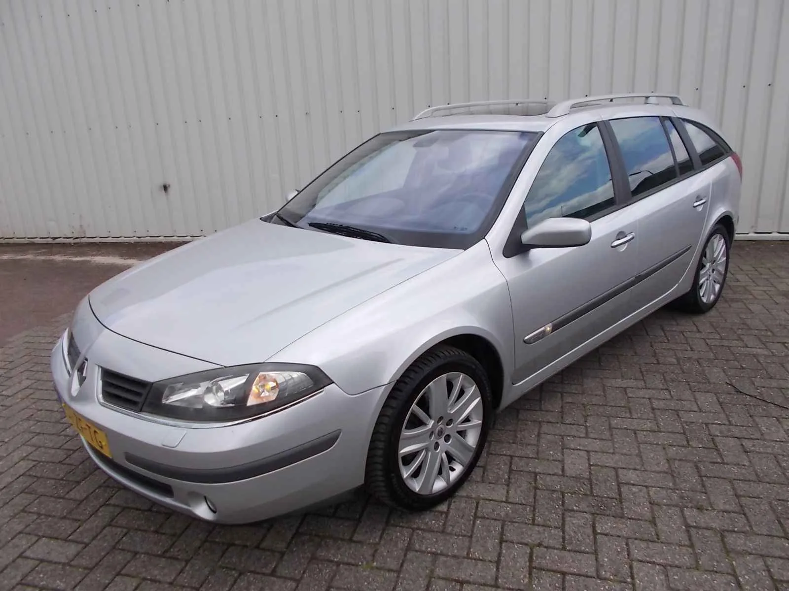 Renault Laguna (2008) — foto 1