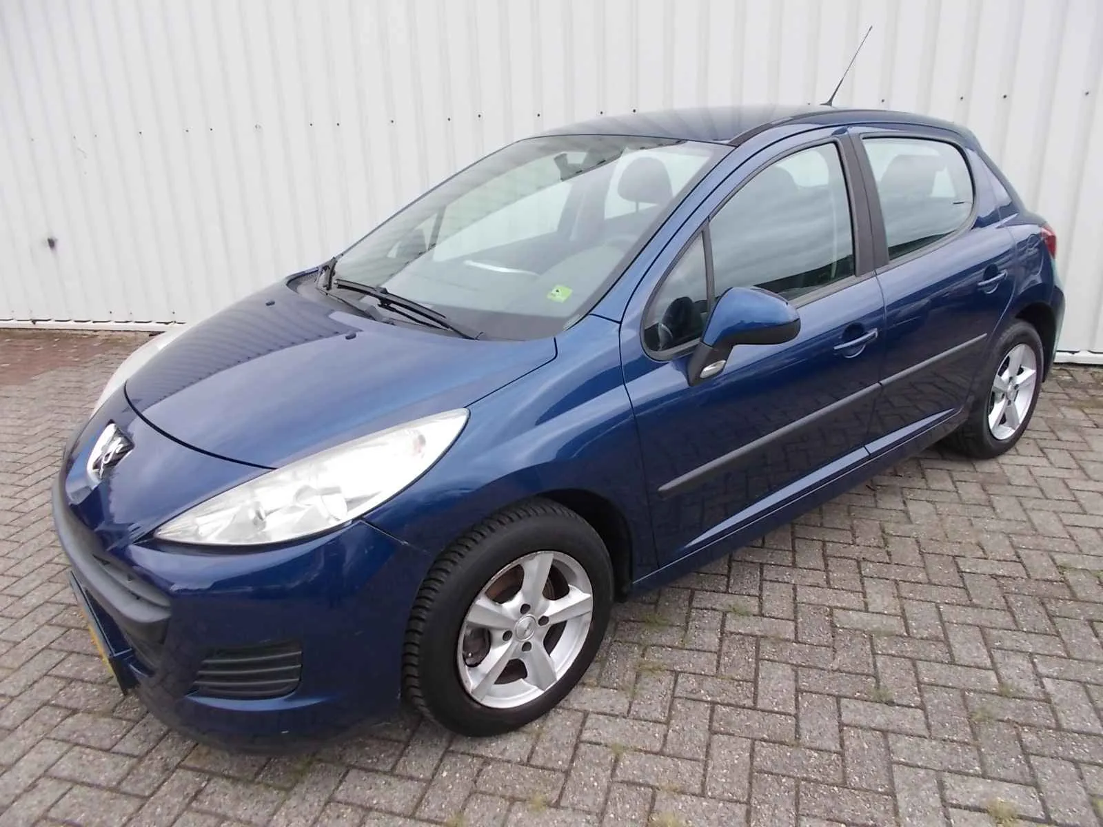 Peugeot 207 (2009) — foto 1