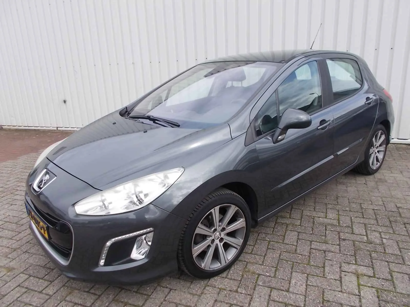 Peugeot 308 (2012) — foto 1