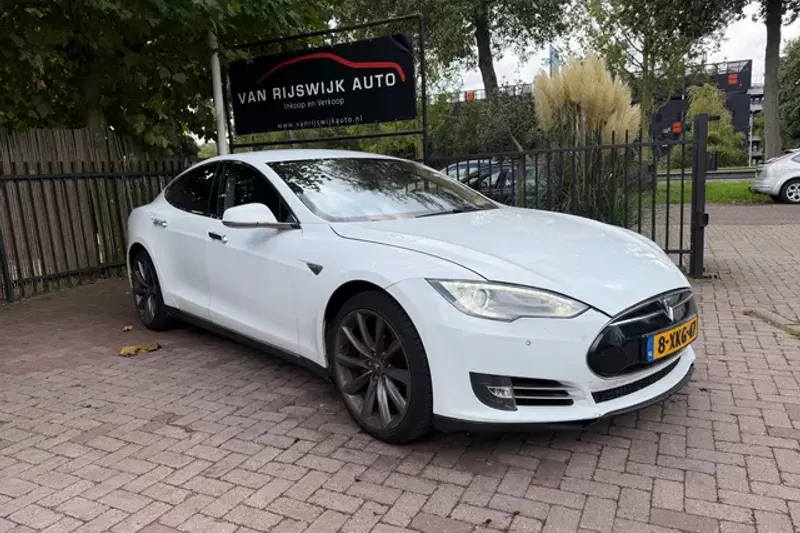 Tesla Model S (2014)
