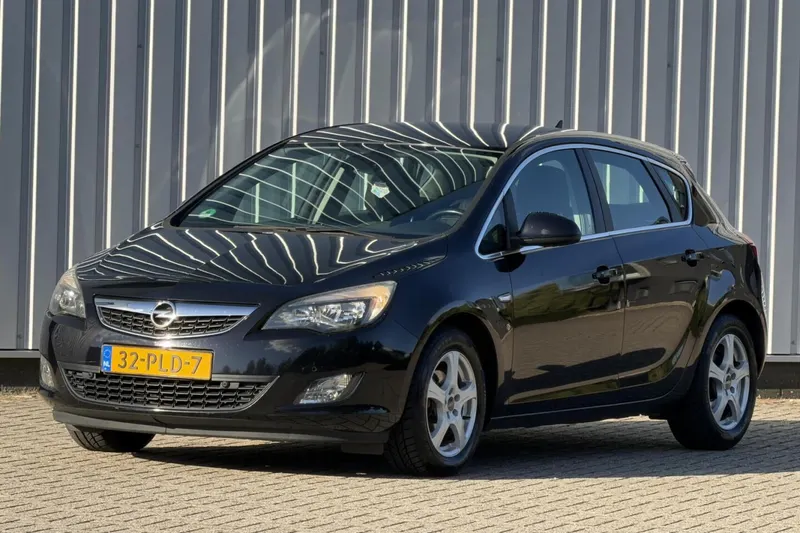 Opel Astra (2011)