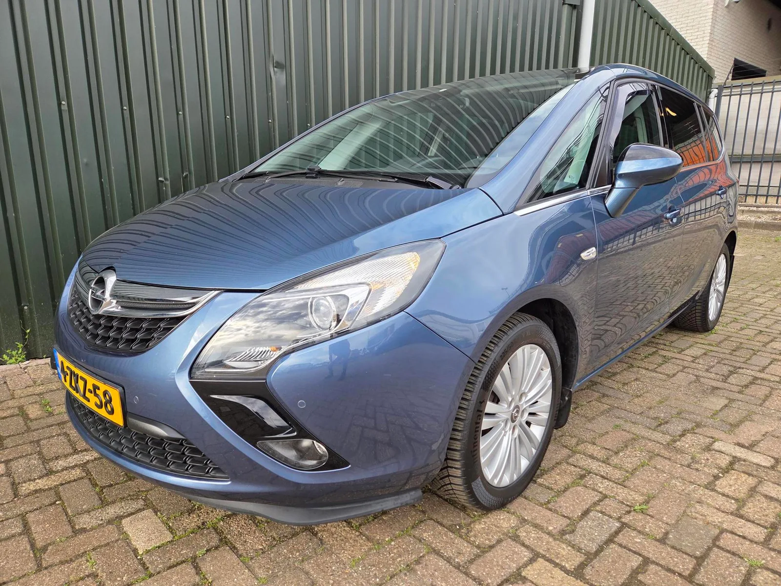 Opel Zafira (2015) — foto 1