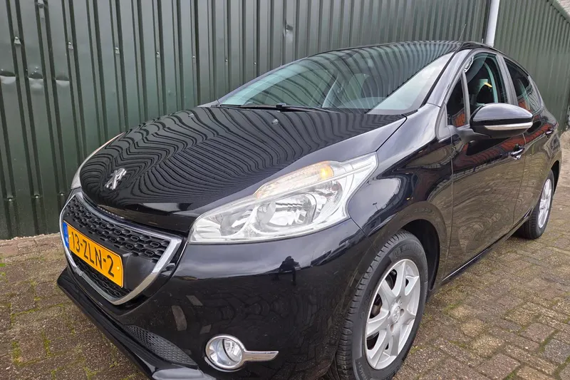Peugeot 208 (2013)