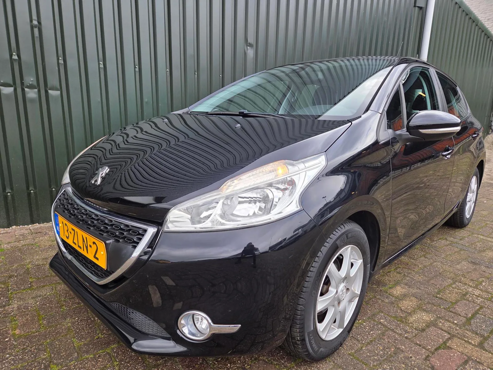 Peugeot 208 (2013) — foto 1