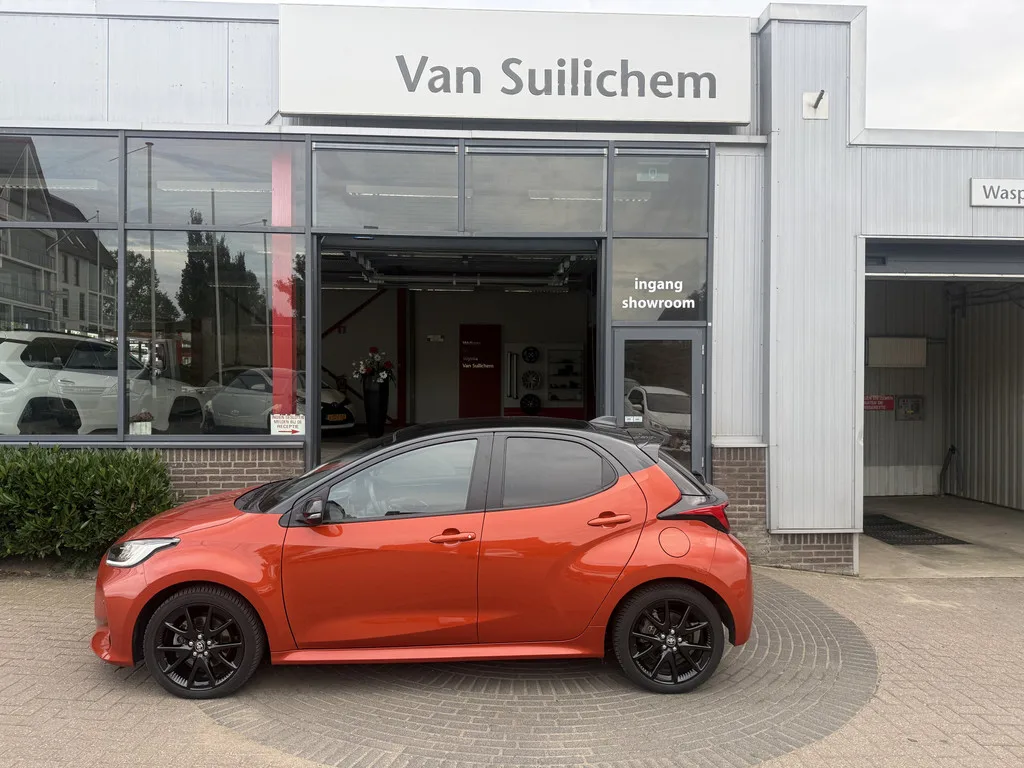 Toyota Yaris (2023) — foto 1