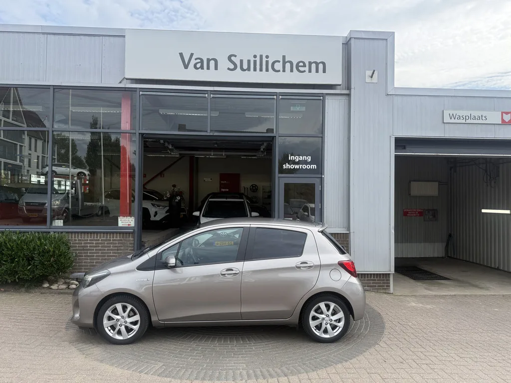 Toyota Yaris (2015) — foto 1