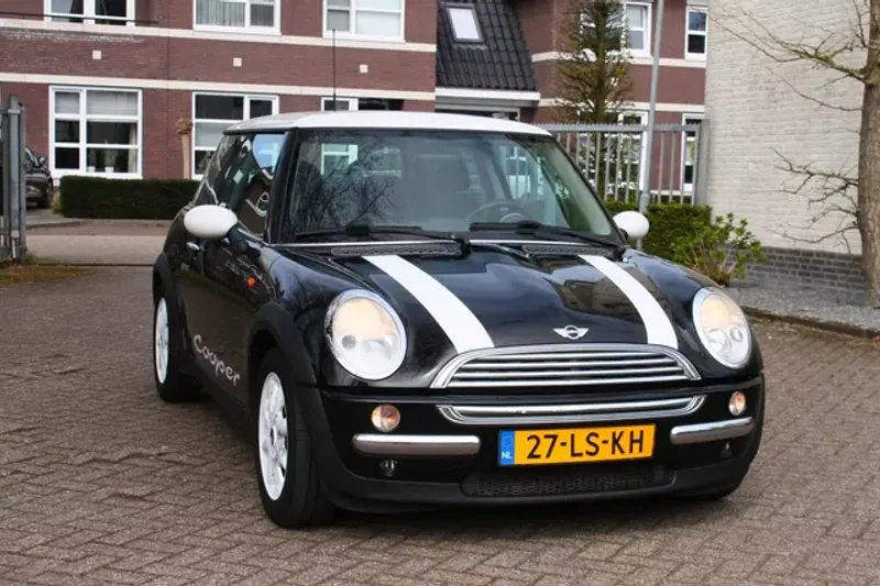 MINI Cooper (2003)