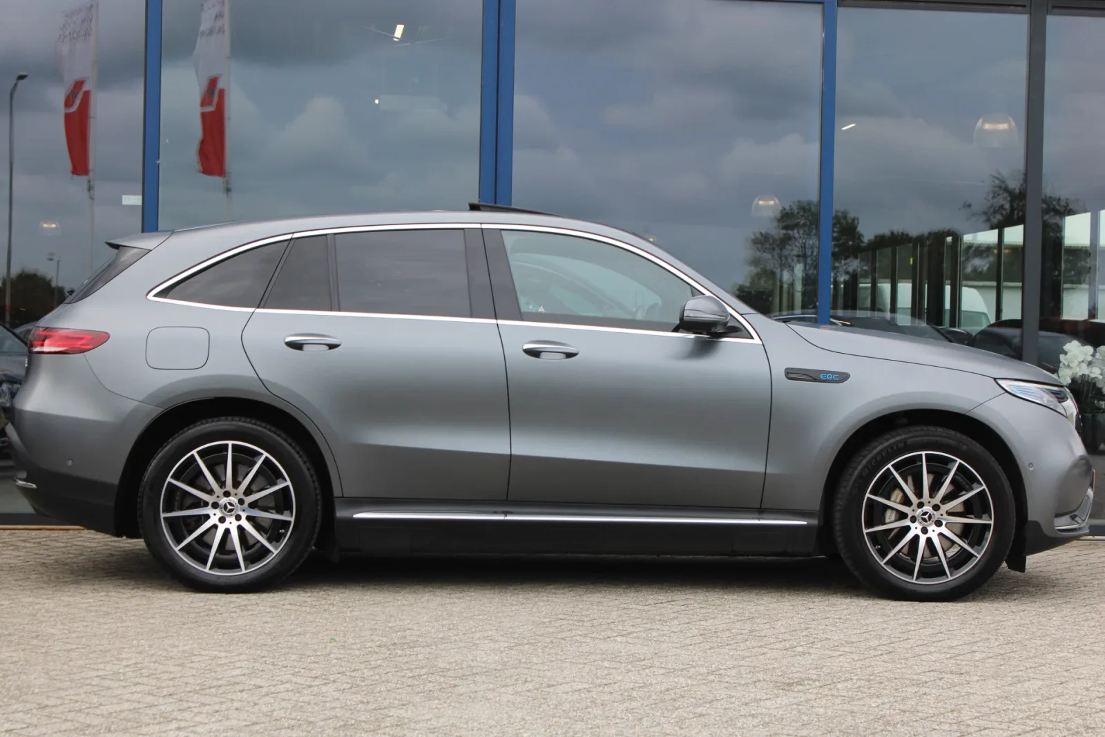 Mercedes-Benz EQC (2022) — foto 1
