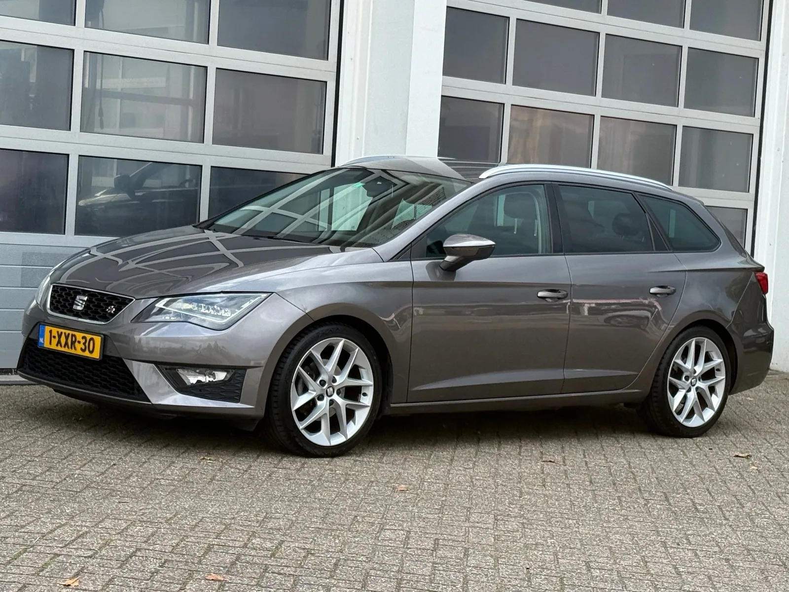 SEAT Leon (2015) — foto 1