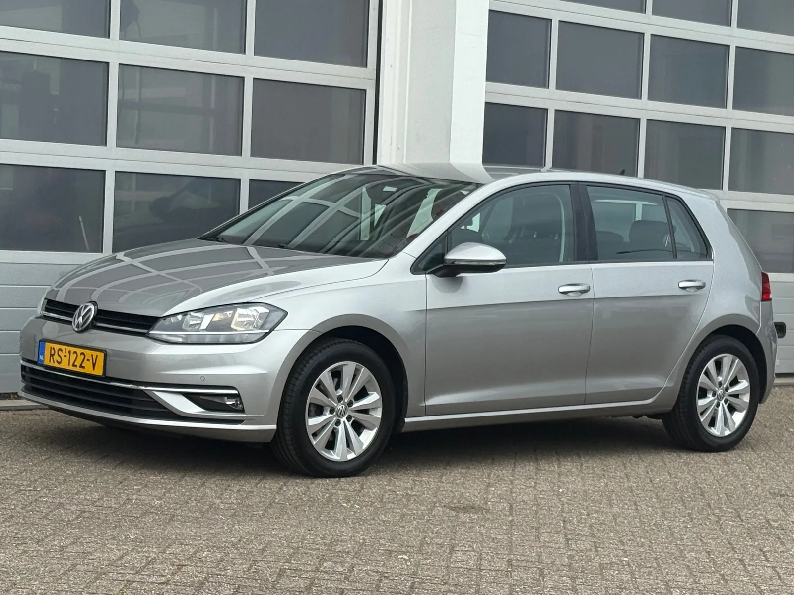Volkswagen Golf (2018) — foto 1