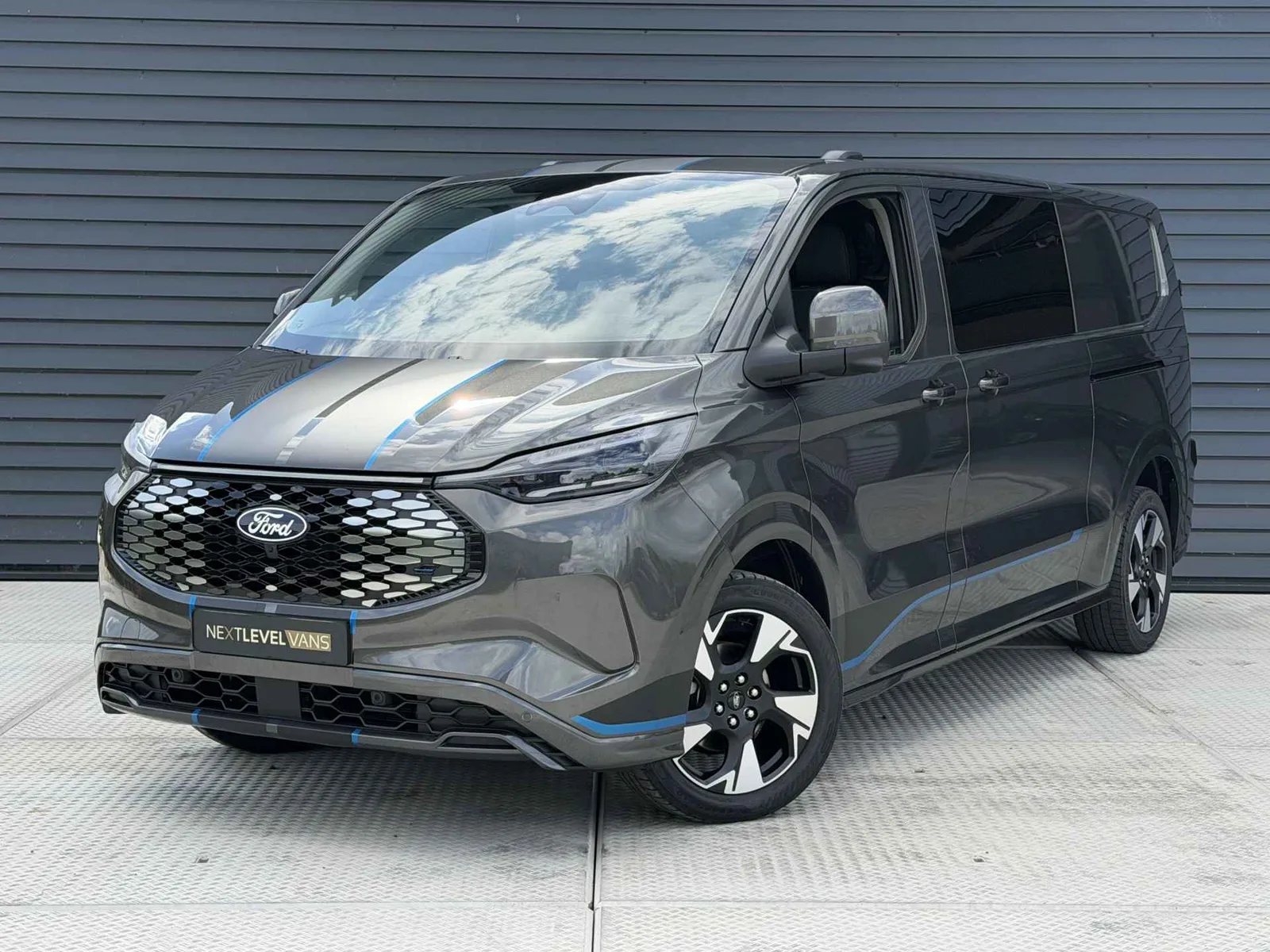Ford Custom E (2026) — foto 1