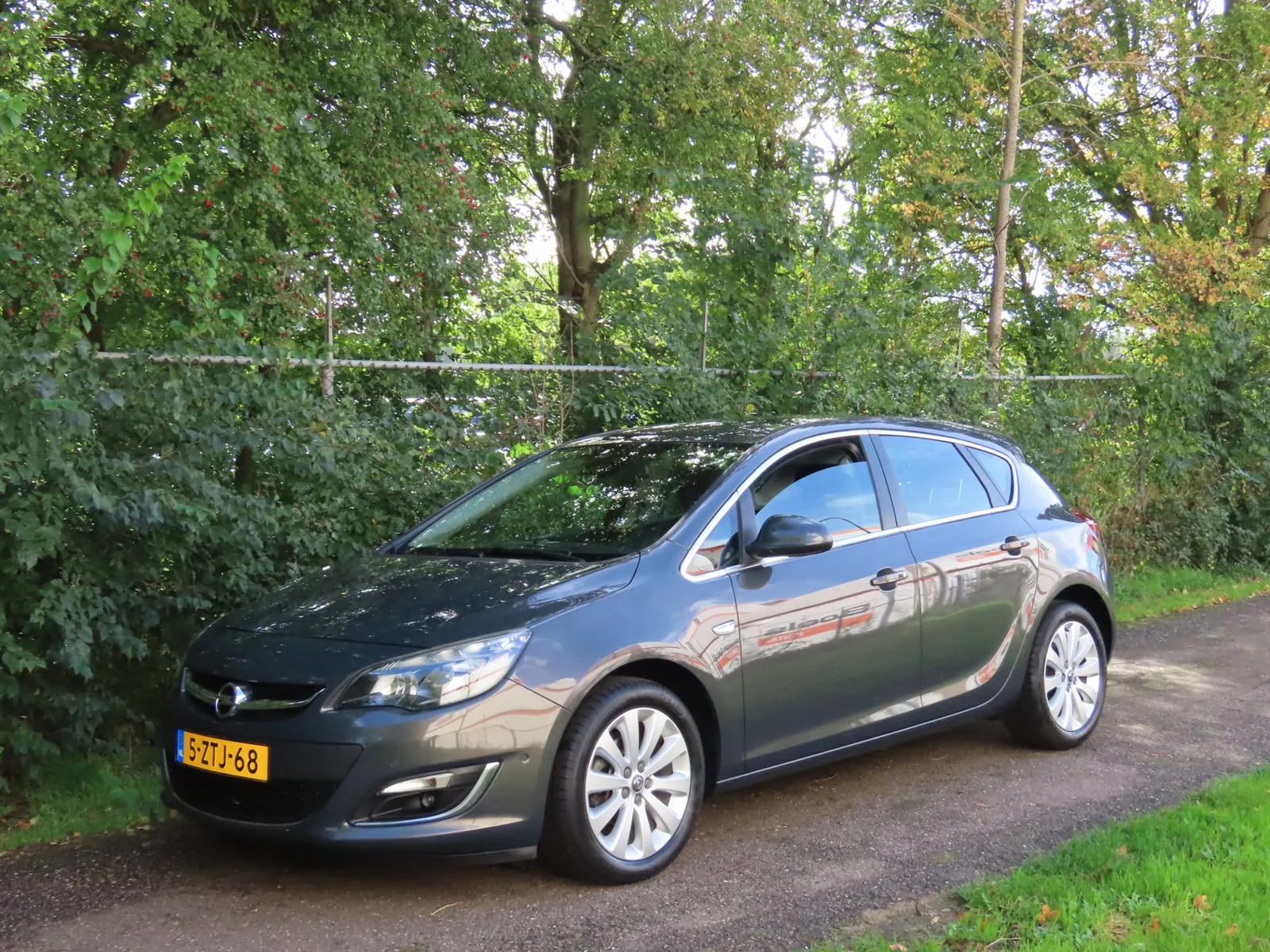 Opel Astra (2014) — foto 1