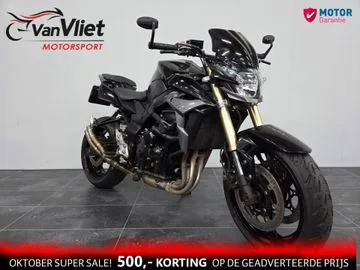 Suzuki GSR750 (2011) — foto 1