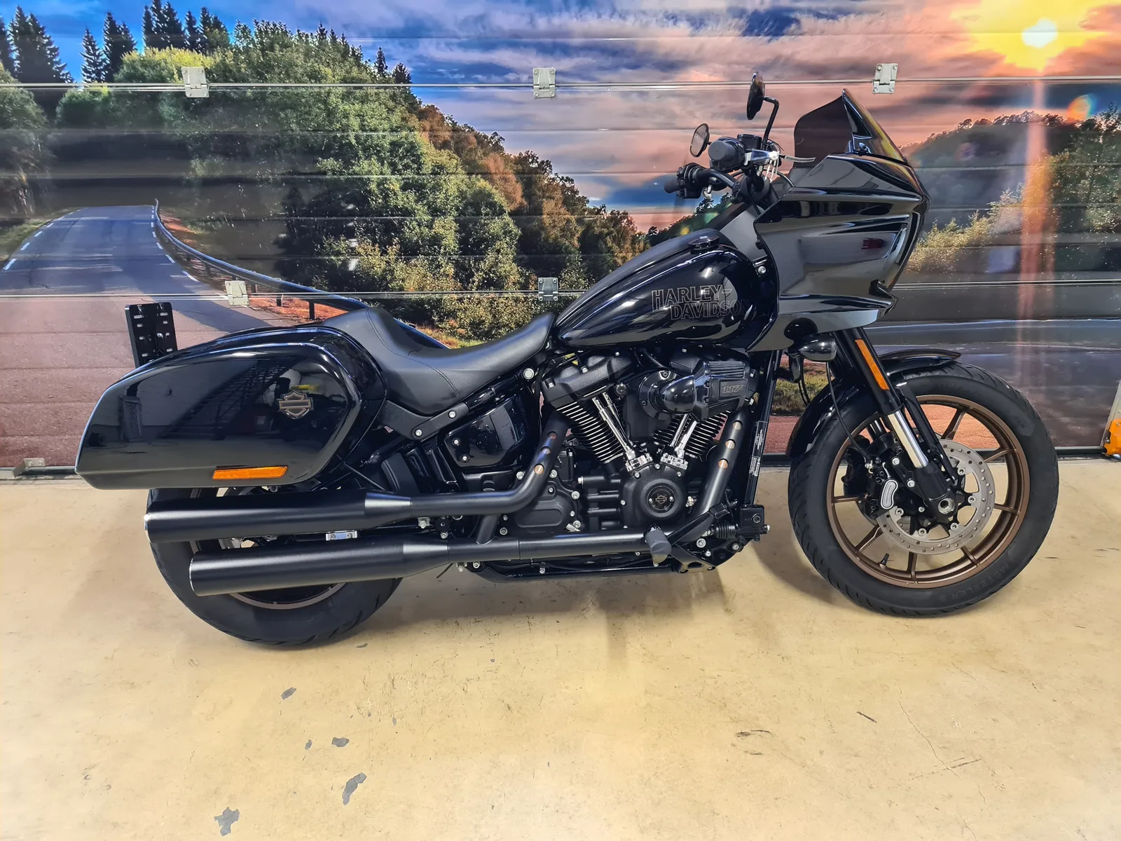 Harley-Davidson LOW Rider ST (2024) — foto 1