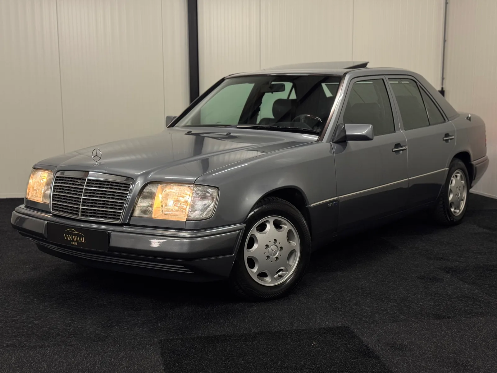 Mercedes-Benz 200-Serie (1993) — foto 1