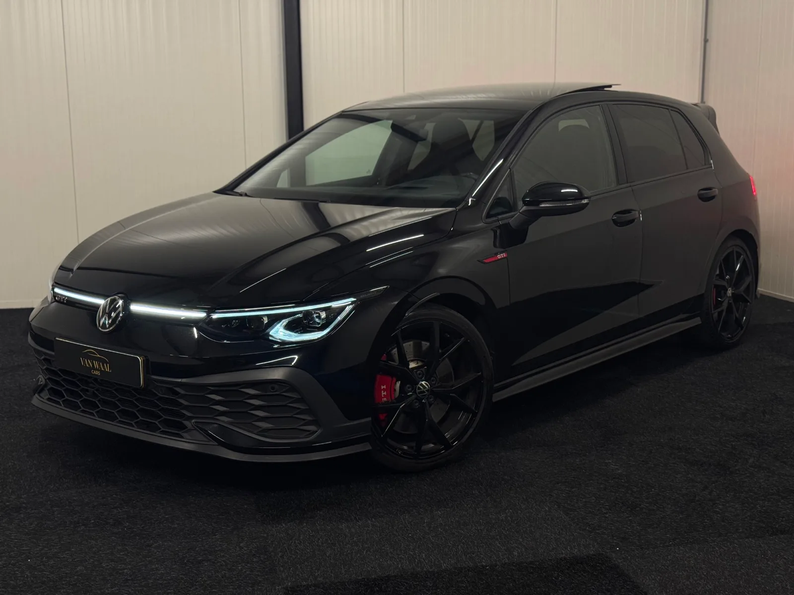 Volkswagen Golf (2023) — foto 1
