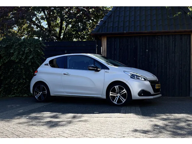 Peugeot 208 (2017) — foto 1