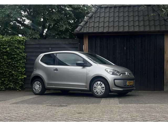 Volkswagen Up! (2014) — foto 1