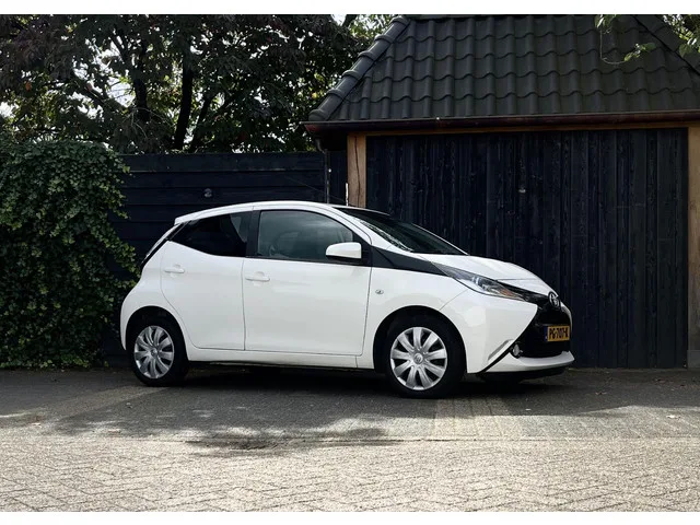Toyota Aygo (2017) — foto 1