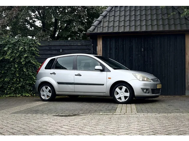 Ford Fiesta (2006) — foto 1