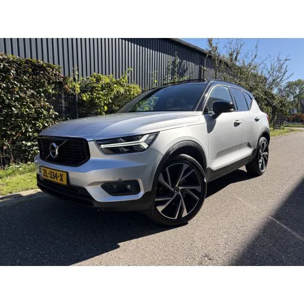 Volvo XC40 (2019) — foto 1