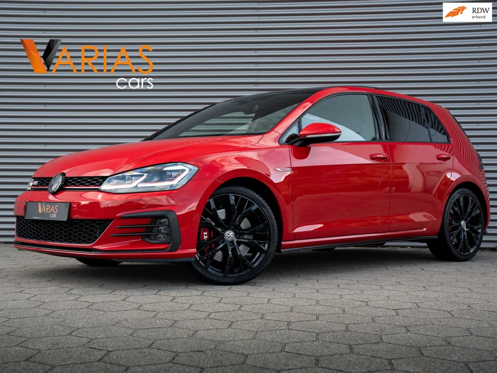 Volkswagen Golf (2020) — foto 1