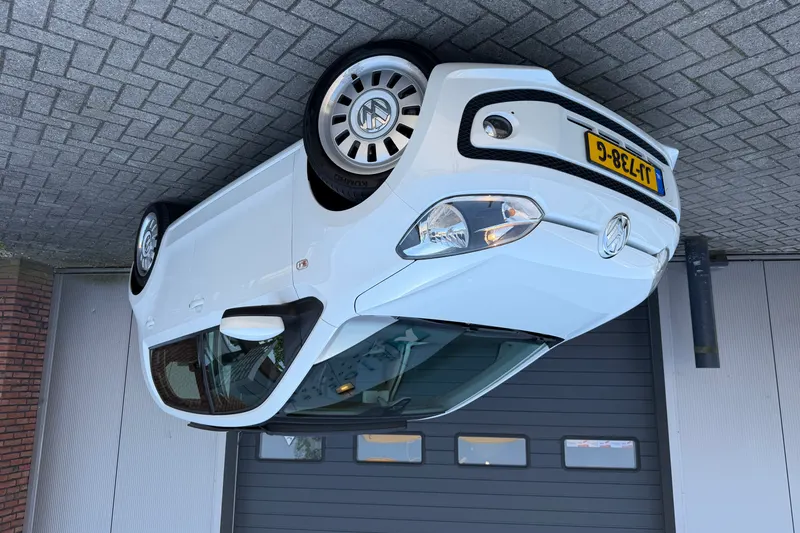 Volkswagen Up! (2016)