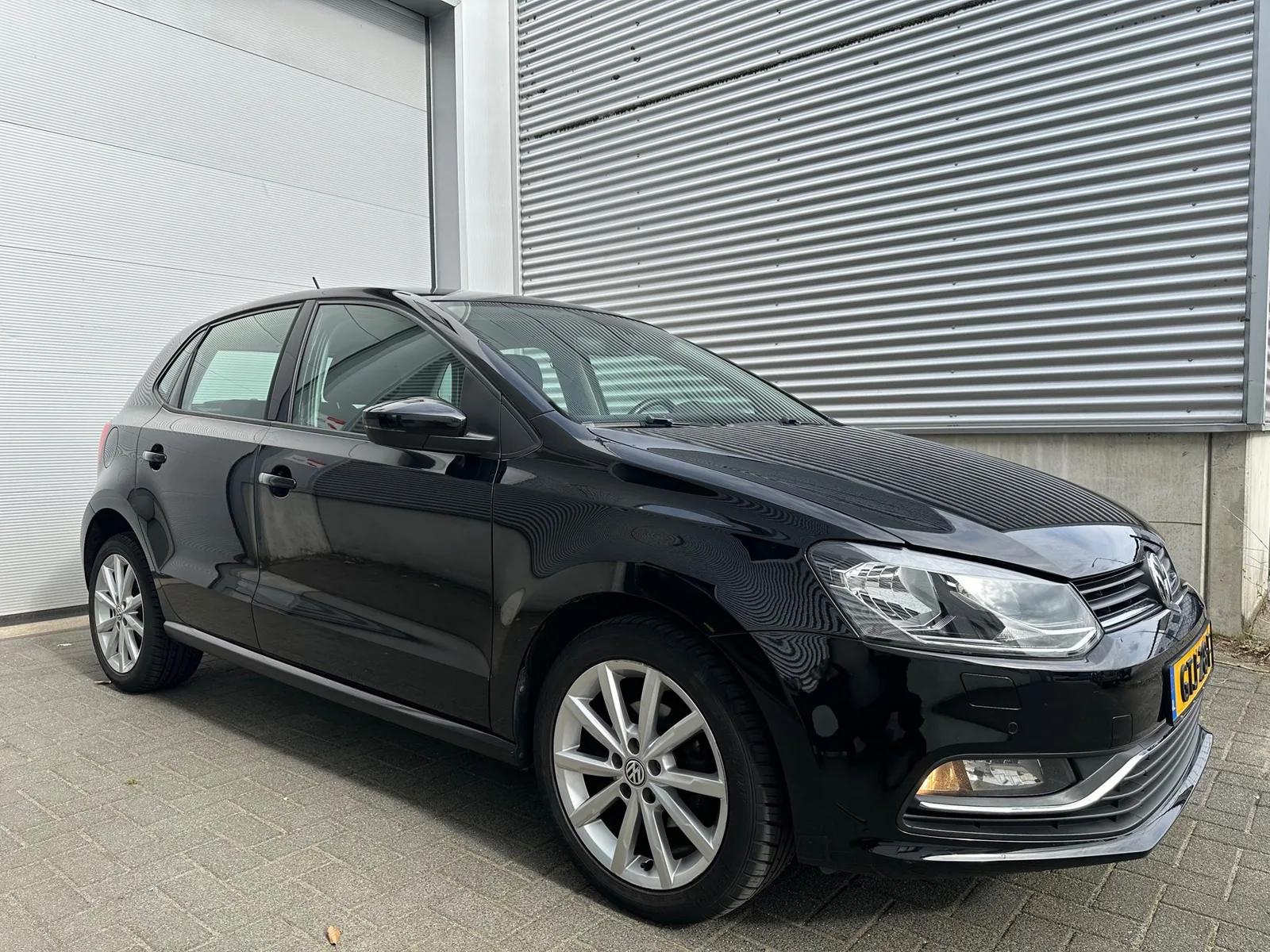 Volkswagen Polo (2015) — foto 1