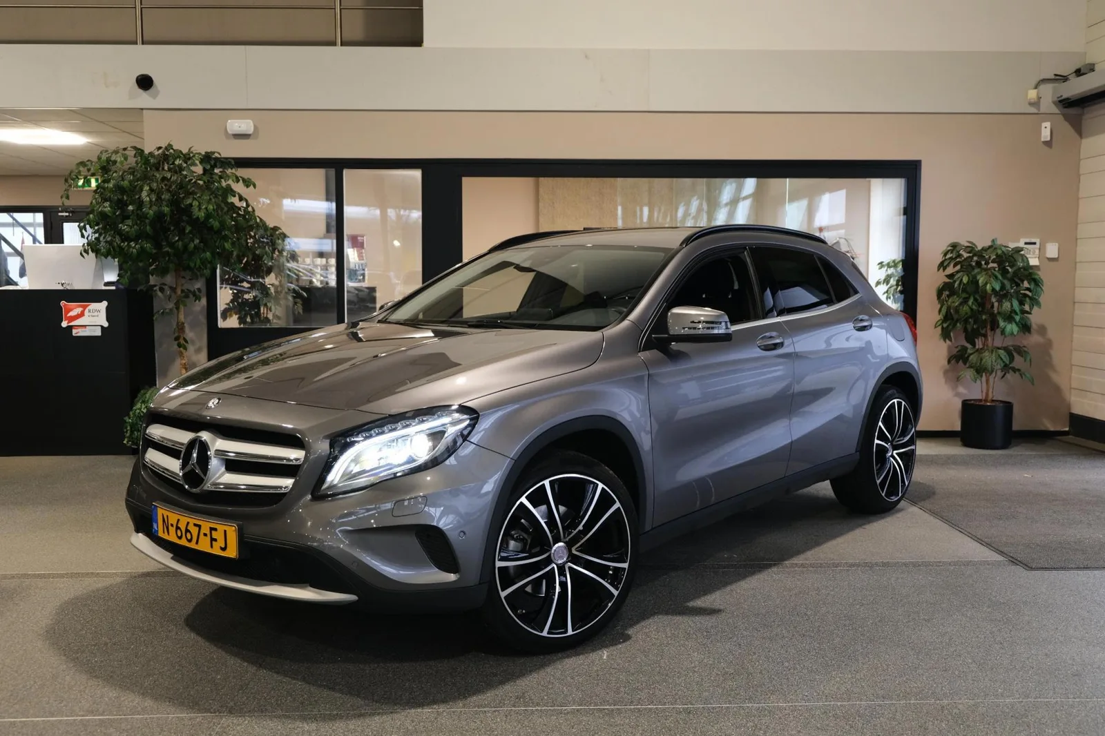 Mercedes-Benz GLA (2016) — foto 1