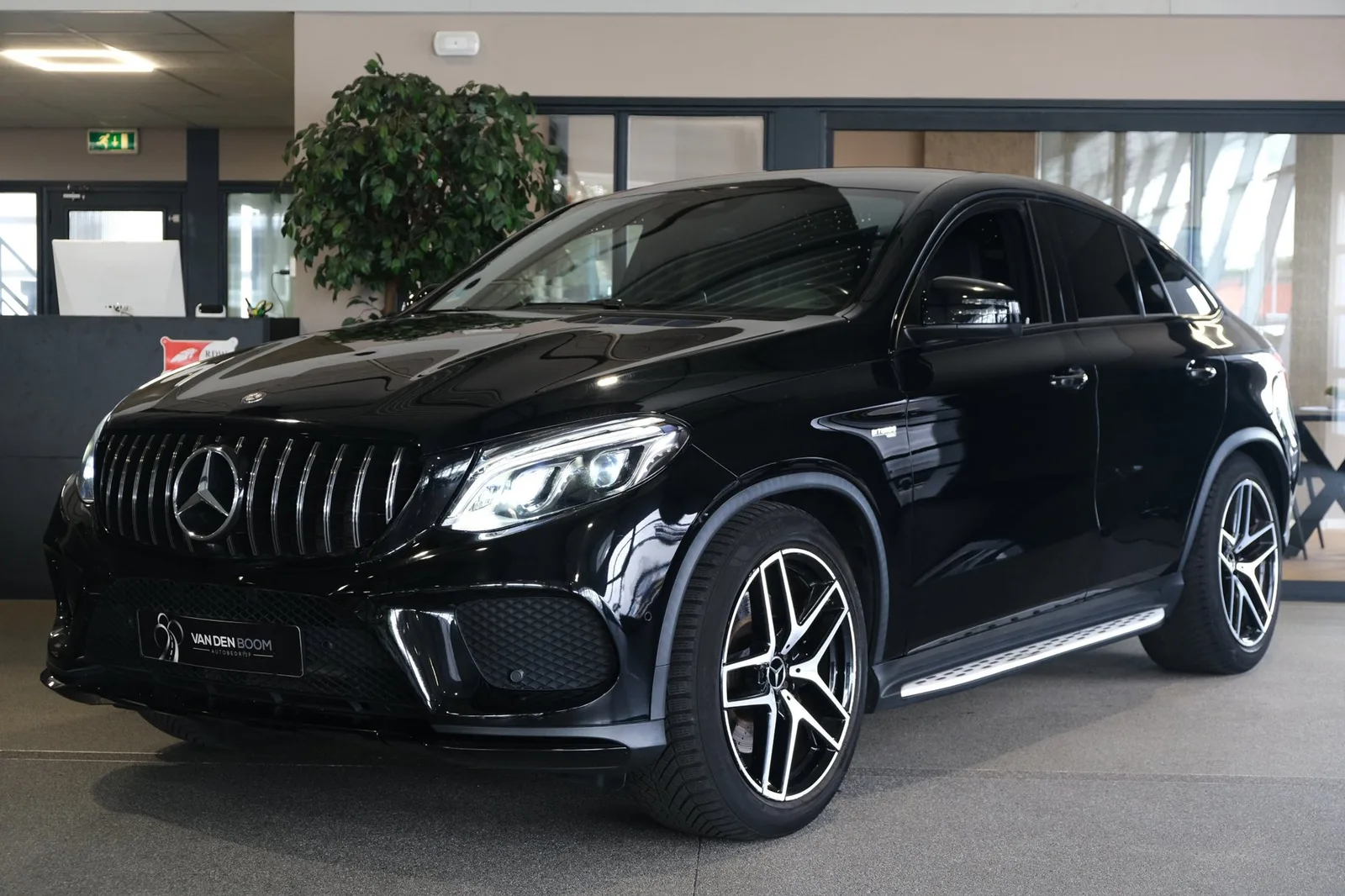 Mercedes-Benz GLE (2017) — foto 1