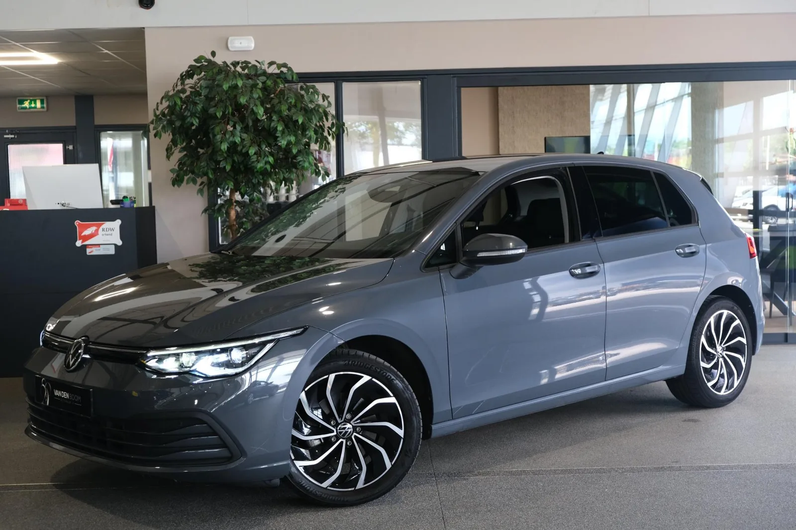Volkswagen Golf (2021) — foto 1