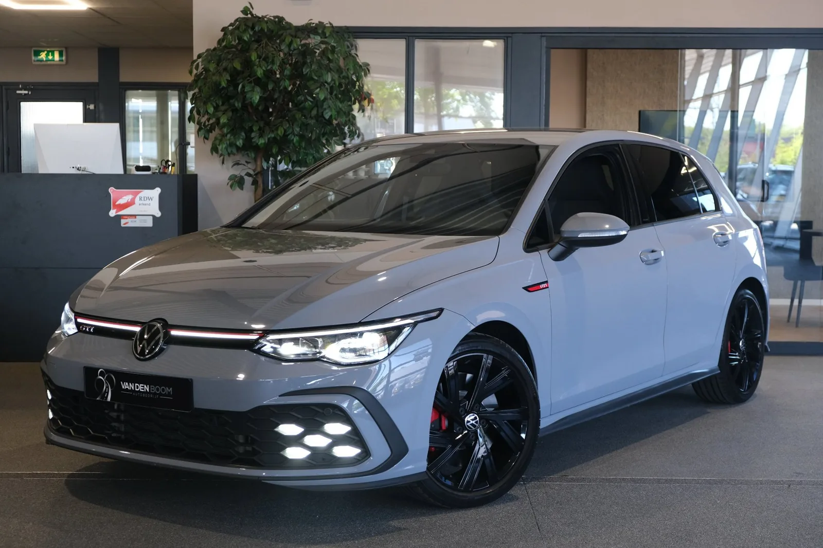 Volkswagen Golf (2022) — foto 1