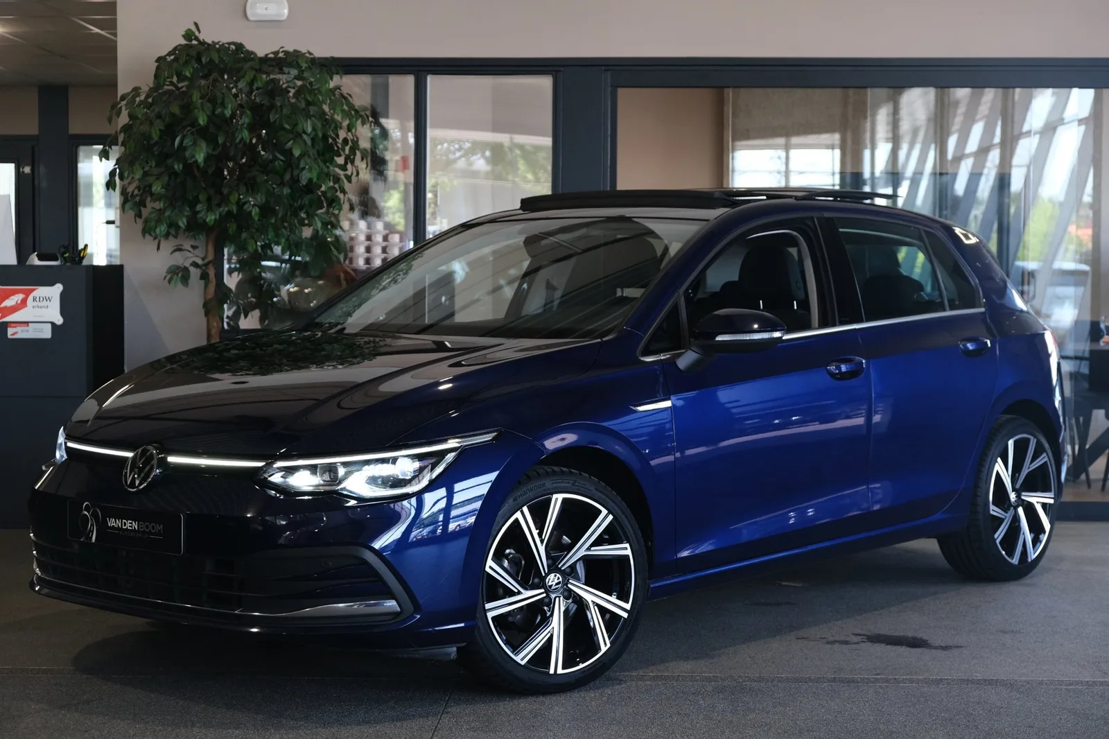 Volkswagen Golf (2021) — foto 1