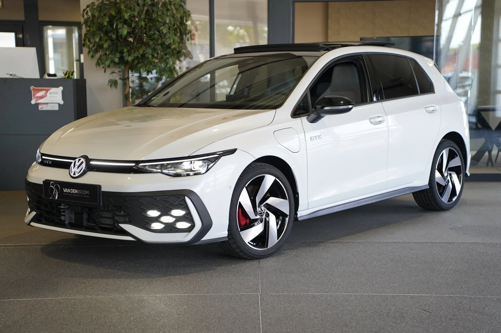 Volkswagen Golf (2025) — foto 1