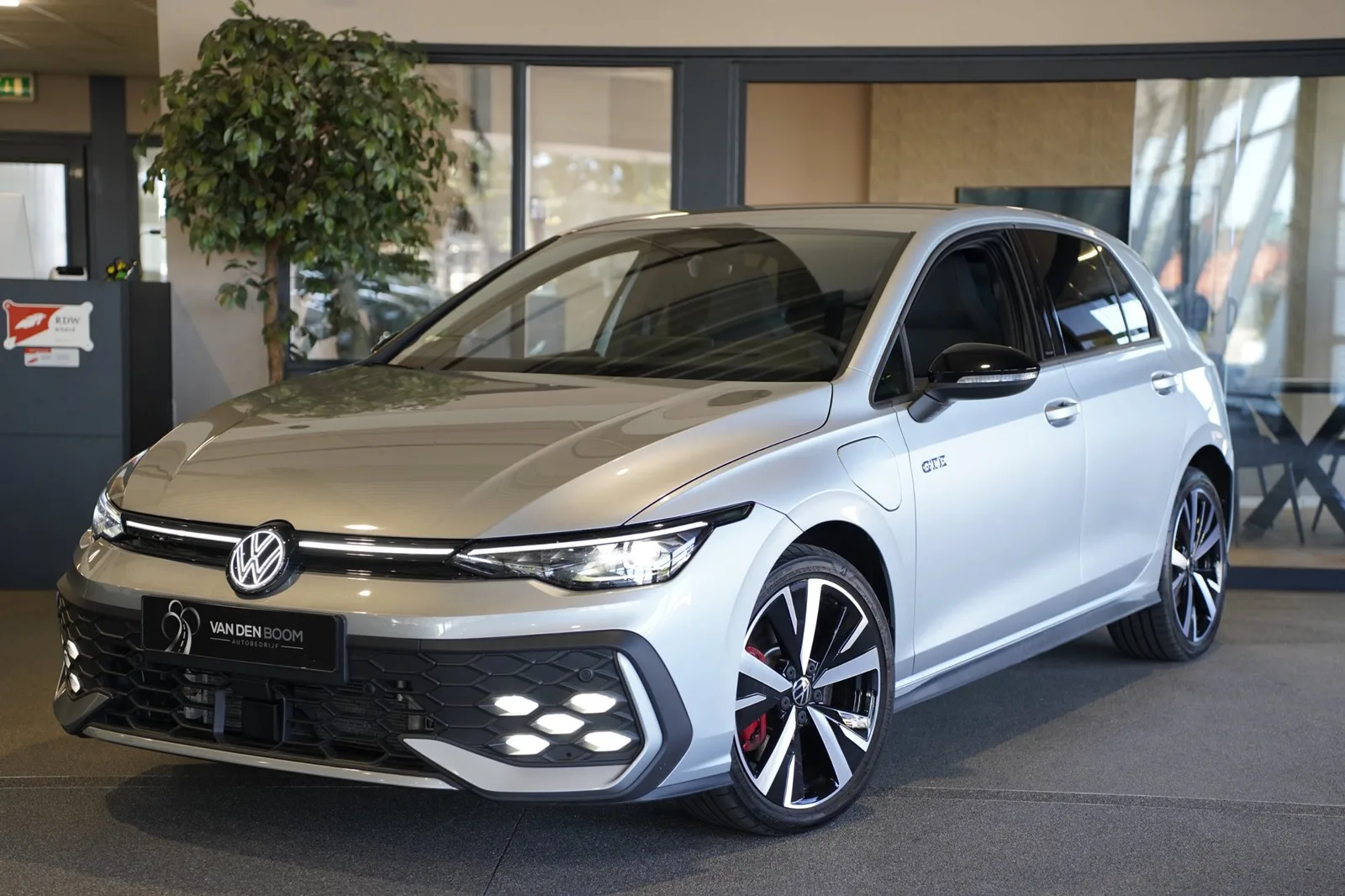 Volkswagen Golf (2025) — foto 1