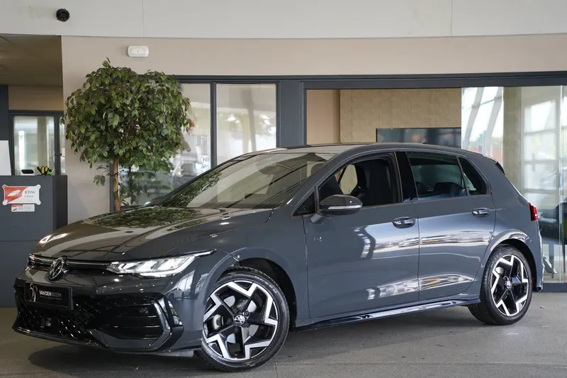 Volkswagen Golf (2024)