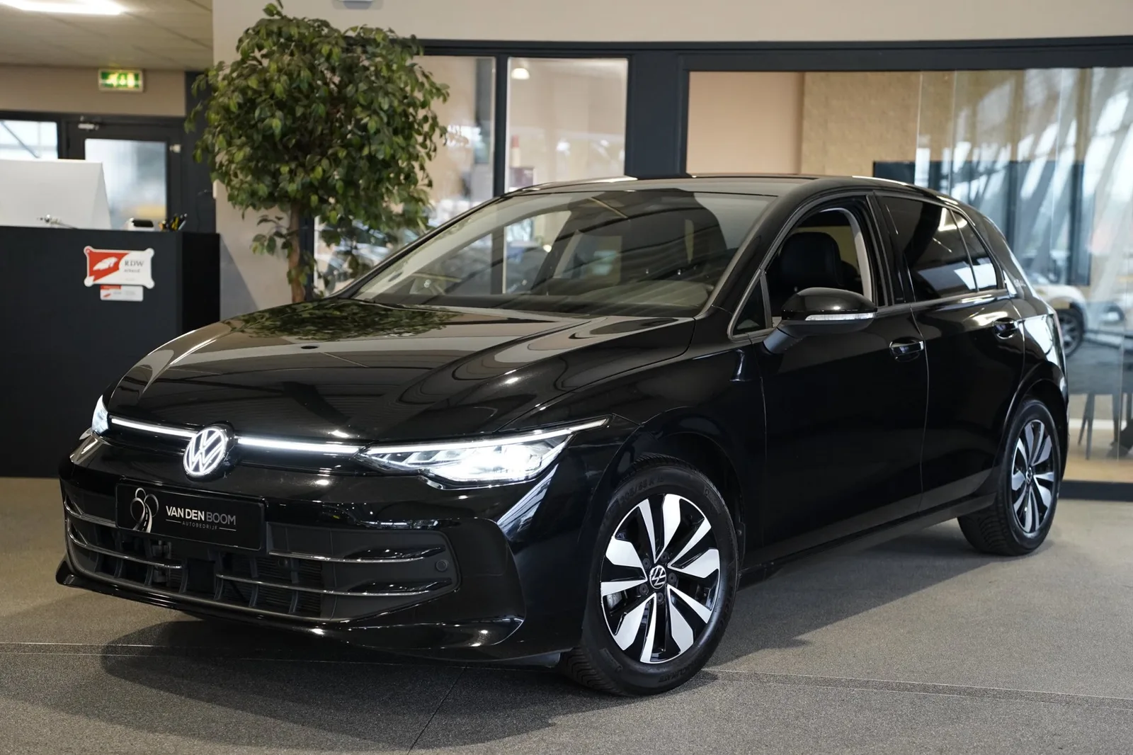 Volkswagen Golf (2025) — foto 1