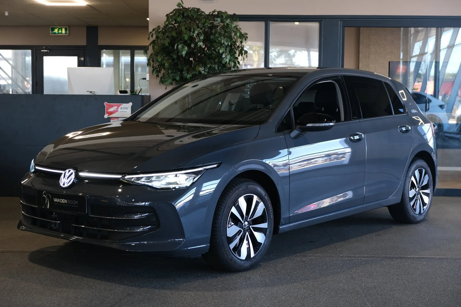 Volkswagen Golf (2025) — foto 1