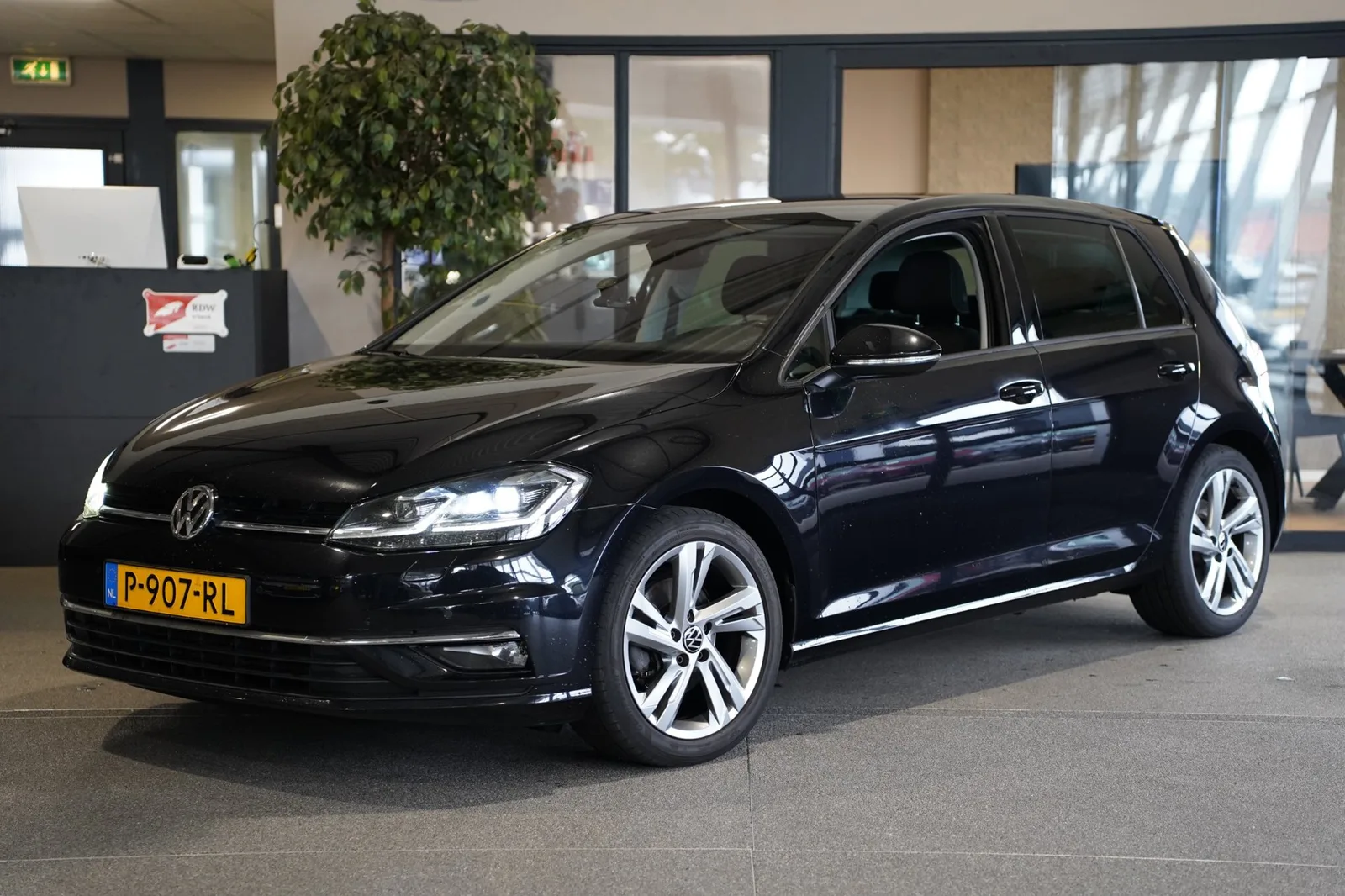 Volkswagen Golf (2018) — foto 1