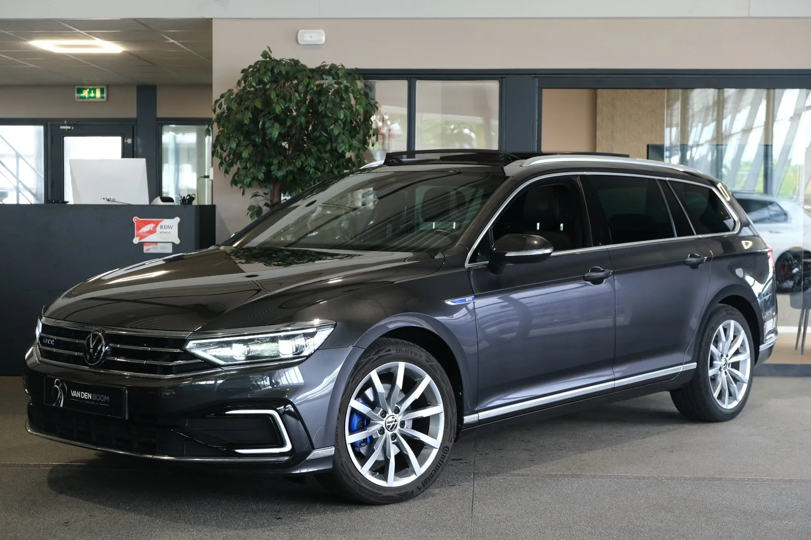 Volkswagen Passat (2021) — foto 1